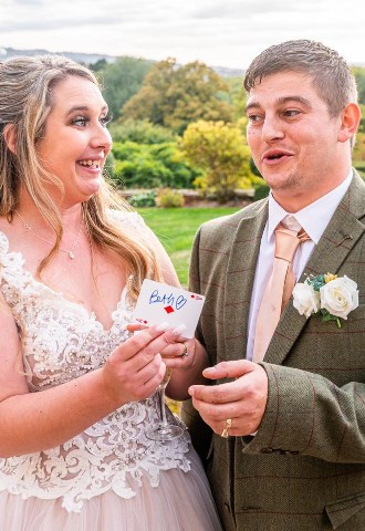 Bride and groom wowed by Richard Parsons Magician