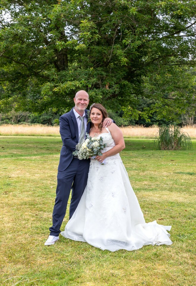 Happy couple (www.davecoxphoto.co.uk)