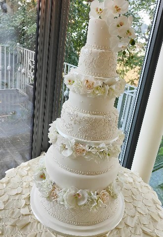 Wedding cake for West Tower Weddings luxury wedding cake