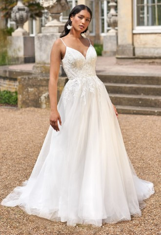 wed2b Designer Bridal Outlet in Bolton