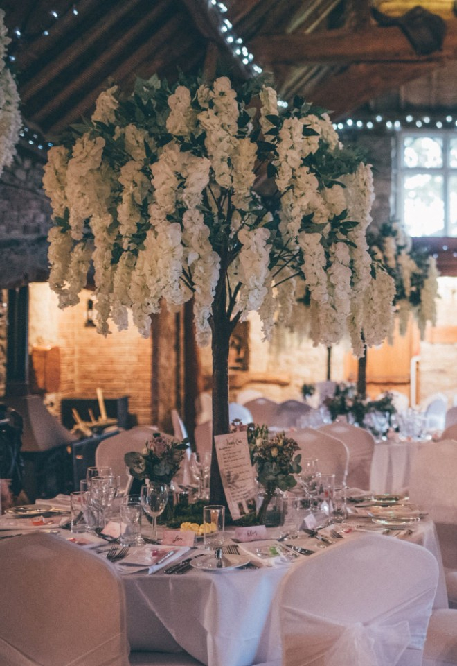 The Daisy Chain, Florists in Buckinghamshire, Notley Tythe Barn Wedding Flowers