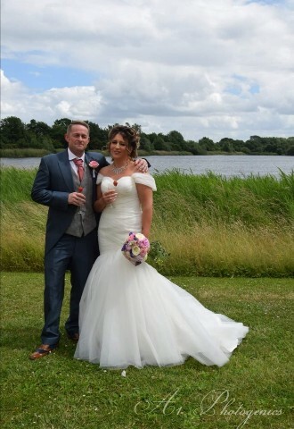 A1 Photogenics wedding photographer wedding photographry swindon wedding photographer wiltshire wedding photographer de vere water park cotswold water park bride brude and groom bouquet married couple wedding venue Cirencester wedding venue South Cerney