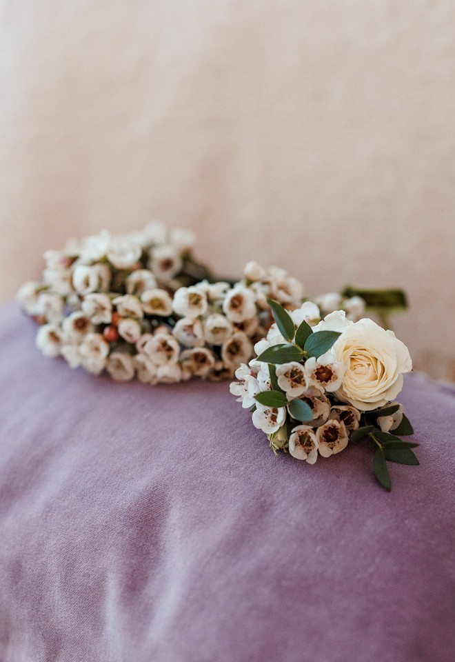 Wild Fig Flowers wedding buttonhole in Oxfordshire, featuring an ivory rose, delicate white flowers and natural green foliage.