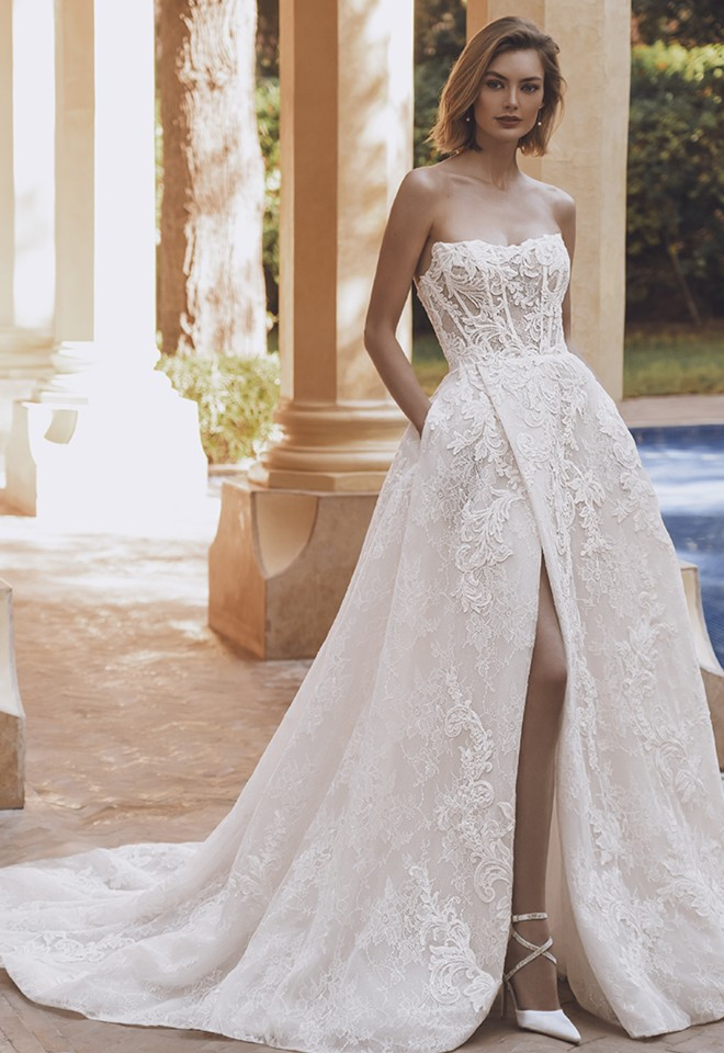 Una by Enzoani now in the sample sale at Little London Brides
