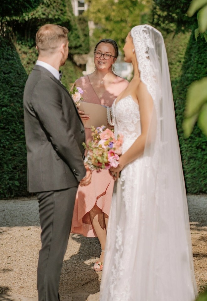 Oxfordshire Celebrant Helen Crook 