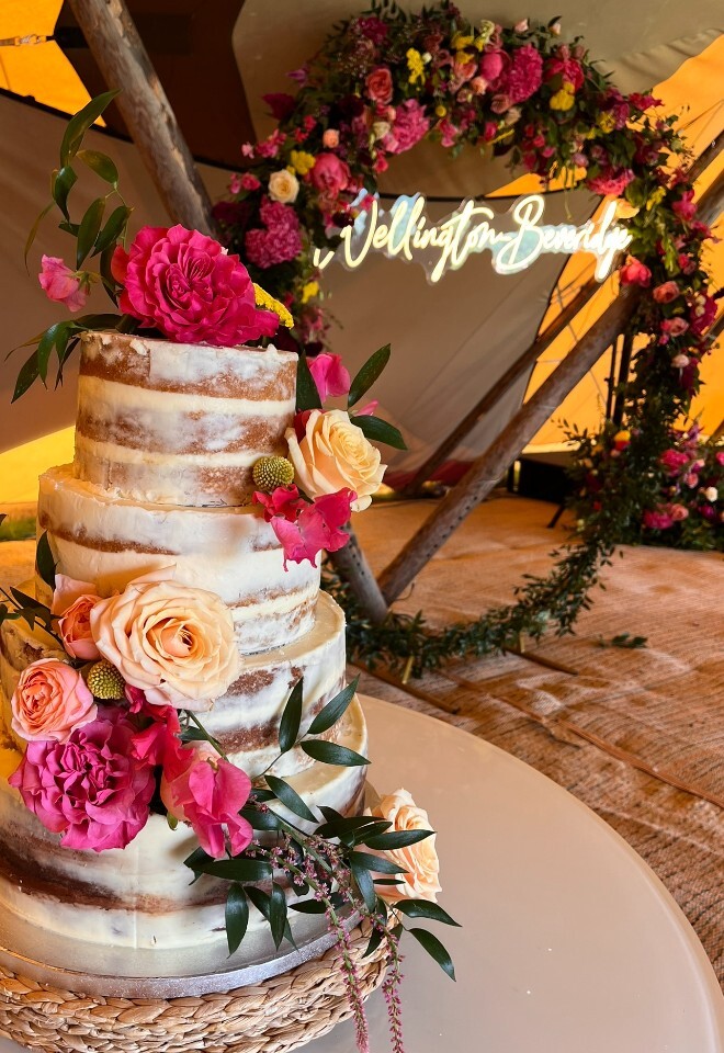 wedding cake flowers and floral backdrop