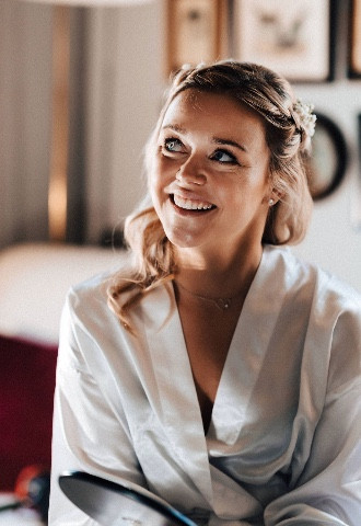 Soft makeup and natural curls