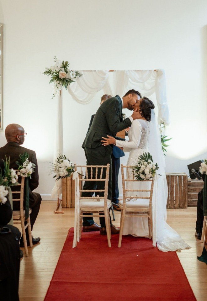 Tieing the knot at Worton Hall