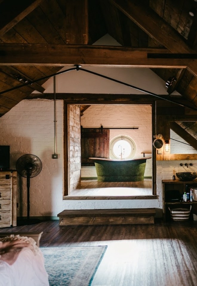 The Honeymoon Suite at Grange Barn, Marbury