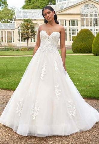 wed2b Designer Bridal Outlet in Ashford
