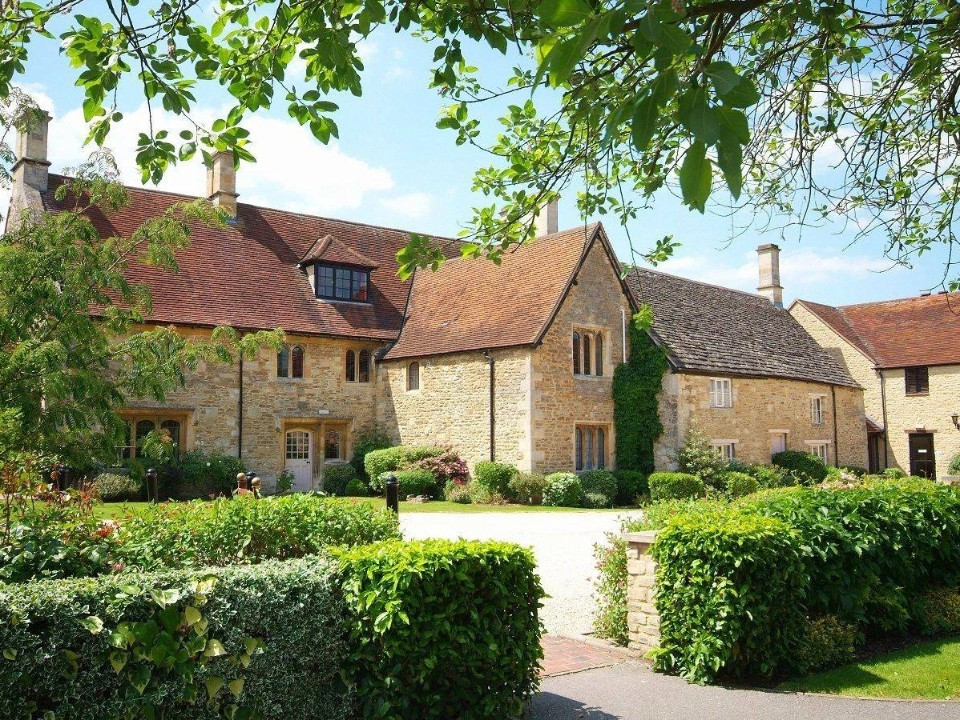 Exterior of voco® Oxford Thames historic hotelset on the River thames in Oxford