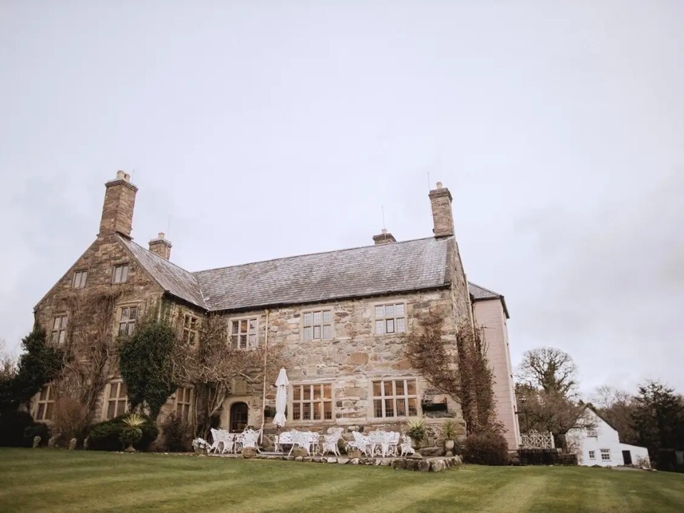 Exterior of Barn venue in daylight 