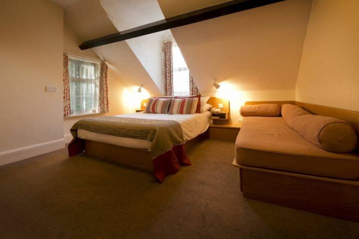Moorhill House Hotel, Guest Accommodation in Hampshire