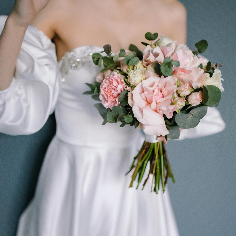 Bride holding a bouquet of pink and white flowers