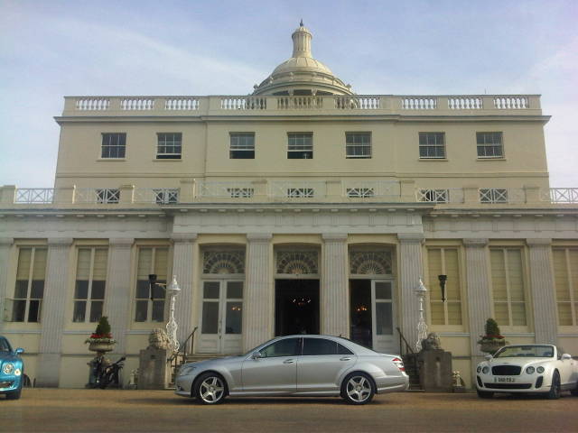 Cars and Horse Drawn Carriages in Berkshire