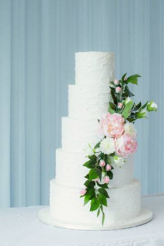 Sarah's Simple Cakes Hertfordshire Ltd Cakes and Sweet Treats in Hertfordshire