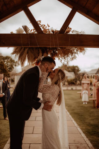Eden Wedding Barn © Esme Whiteside Photography