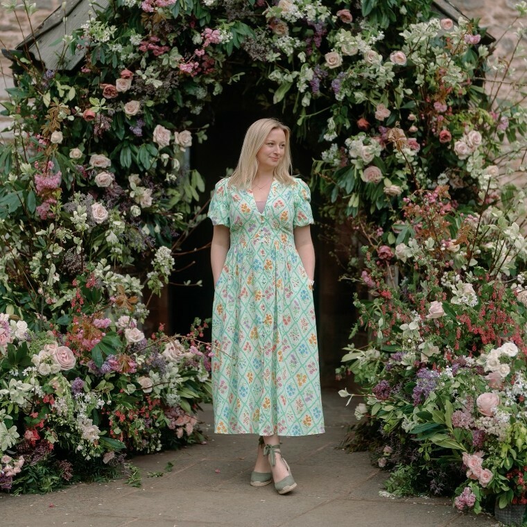 Jeni, founder of Vanilla Rose Weddings