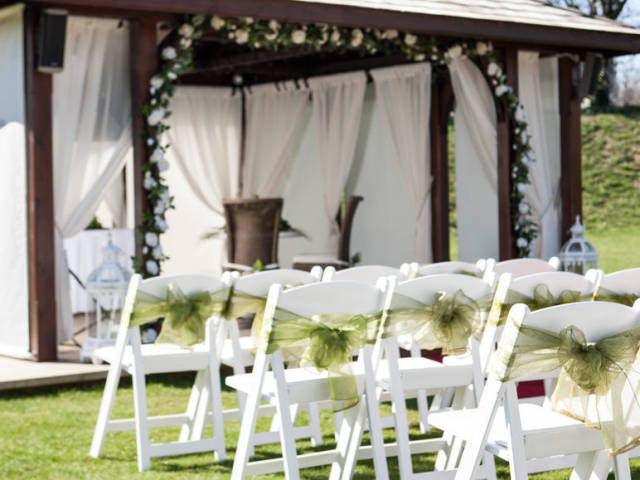 Outdoor ceremonies at Kettering Park Hotel