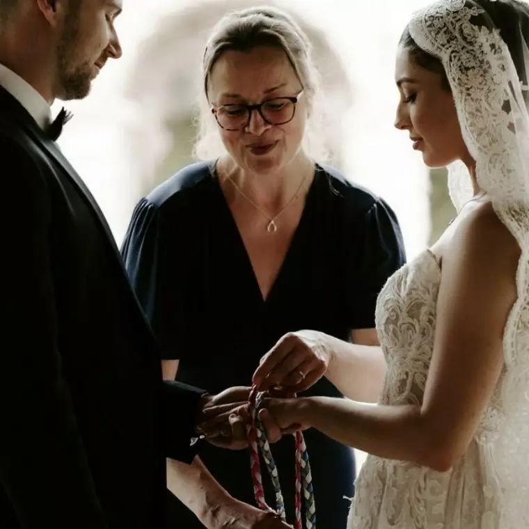 Oxfordshire Celebrant Helen Crook 