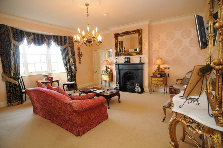 Victoria Bridal Suite - Lounge
