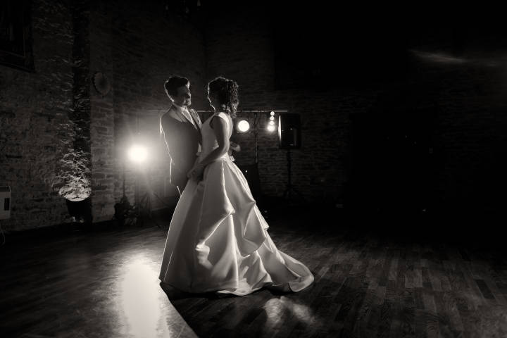 The Great Barn, barn wedding venue Oxfordshire - first dance