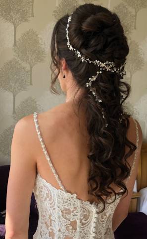 Suzanne Hale Wedding Hair Specialist,Beauty, Hair & Make-up in Gloucestershire