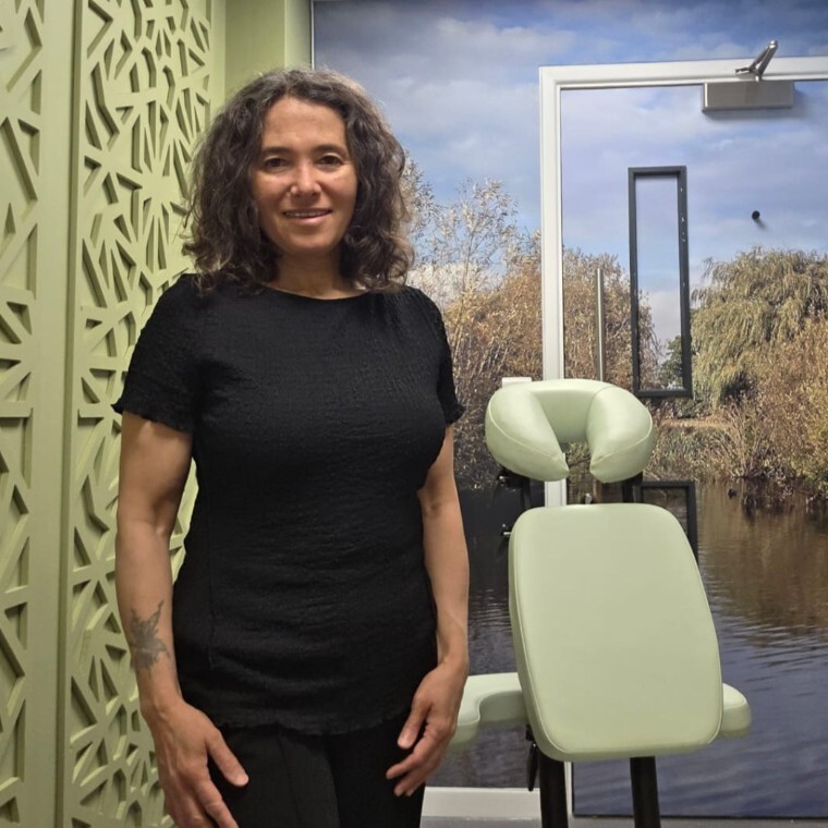 Niya with the massage chair