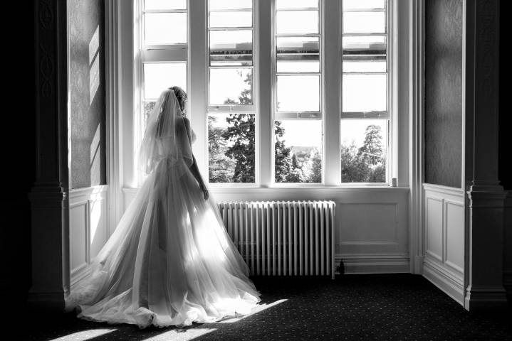 Stone Photos Wedding Photographer in Berkshire, Buckinghamshire, Surrey, Bride, Relaxed, natural, candid, Groom, Love, Couple, Portraits, Easthampstead park, bride, getting ready