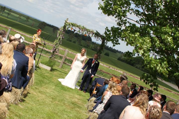 Lynn Tierney Ceremonies,Celebrants & Toastmasters in Oxfordshire
