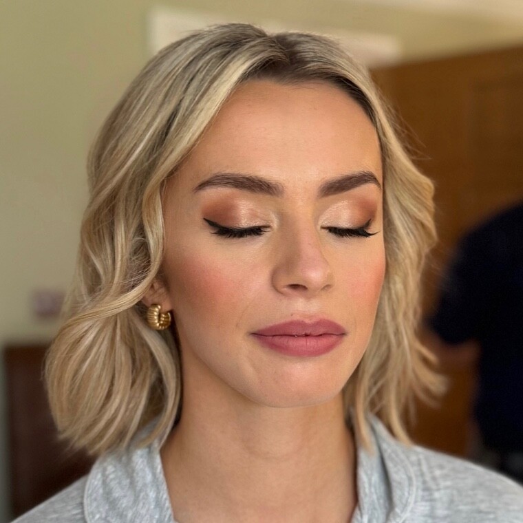 Soft glam bridal make-up