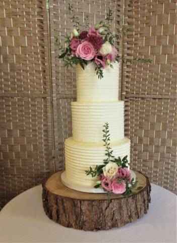 Lisa Adams Cakes Cakes and Sweet Treats in Buckinghamshire