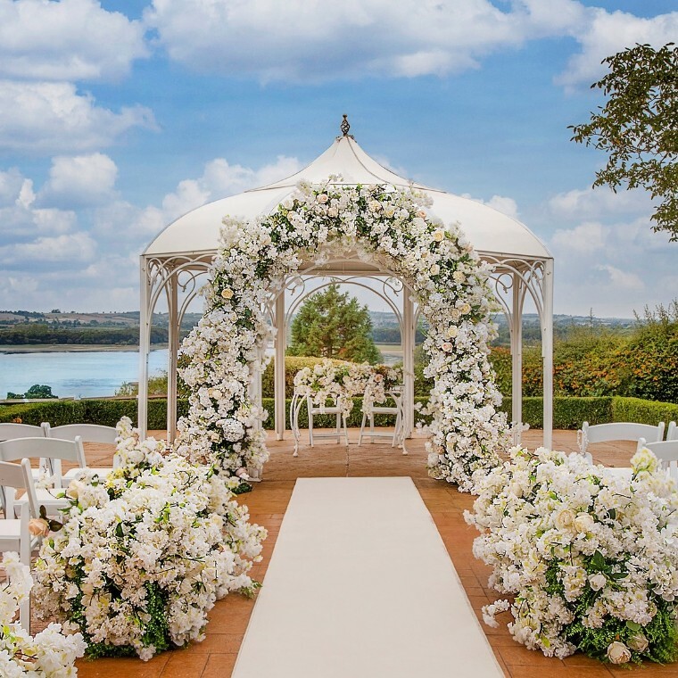Outdoor ceremony at Rutland Hall hotel