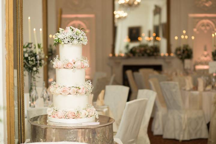 Dolce Lusso Cakes Cakes and Sweet Treats in Oxfordshire