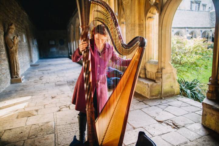 Harpist Jennifer Hill Music in Oxfordshire