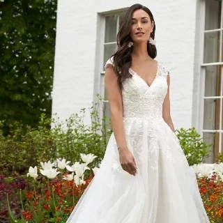 wed2b - Nottingham, Wedding Bridal Wear in Nottinghamshire | Guides for  Brides