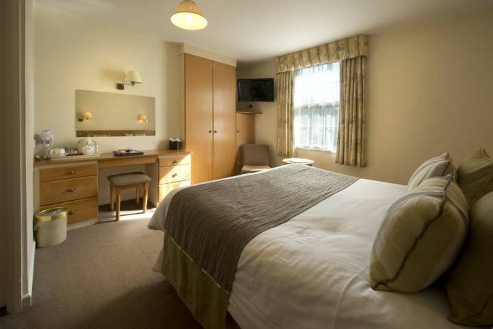 Moorhill House Hotel, Guest Accommodation in Hampshire