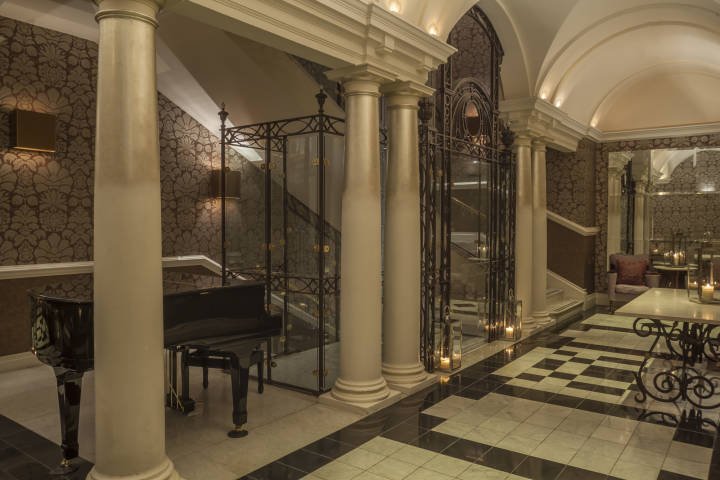 The Roseate Reading lobby