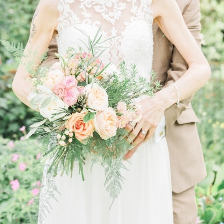 white and peach bridal bouquet