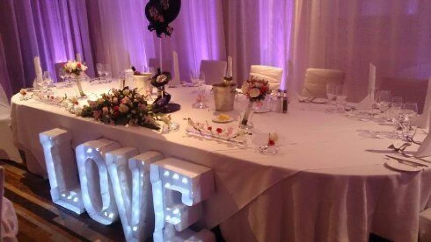 Hard Days Night Hotel, Zygmant Suite Top Table 