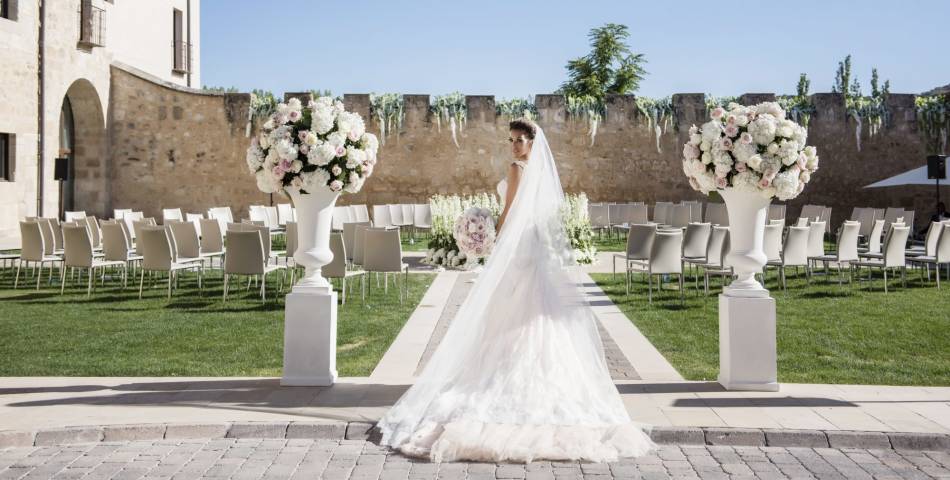 Paula Rooney Weddings & Events,Florists in Hampshire