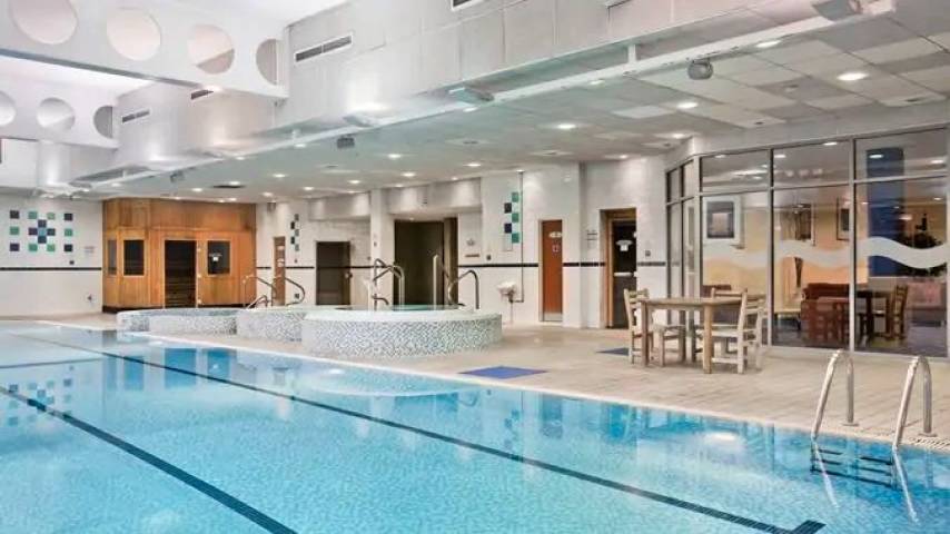 Swimming pool inside the Doubltree by Hilton Strathclyde