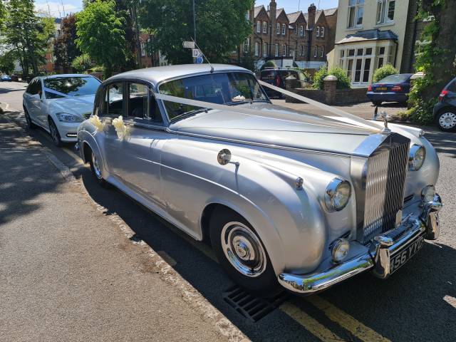 Colnside Executive Cars Ltd Transport in Berkshire