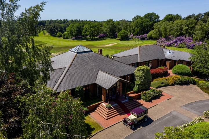 Bearwood Lakes Golf Club entrance