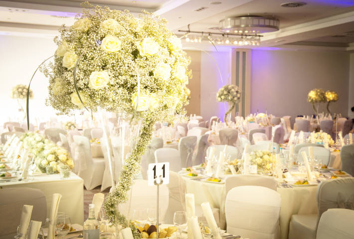 Crowne Plaza Marlow Winterlake Suite Wedding Decor