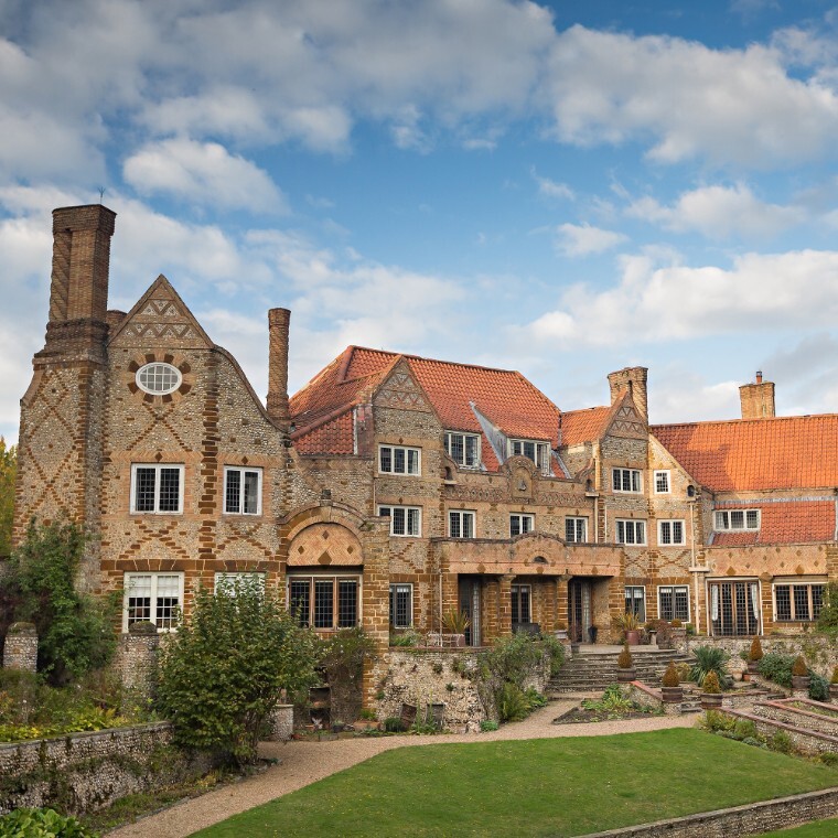 Arts and Crafts House, Voewood. Norfolk wedding venue.
