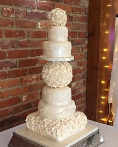 Wedding Cakes By Lisa Broughton,Cakes and Sweet Treats in Surrey