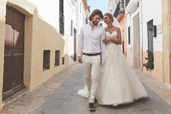 Clifford Burr Bridal,Bridal Wear in Hertfordshire, Romantica Nicole