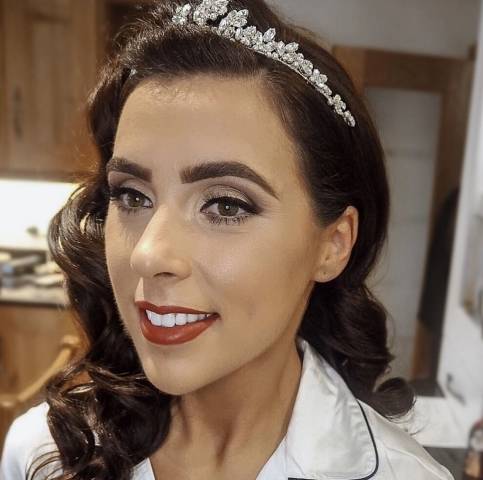 smokey eye make up and red lip