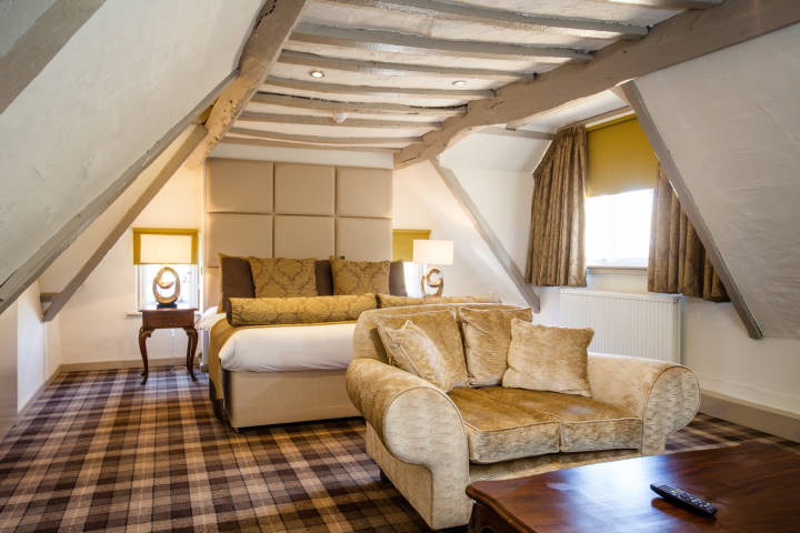 The Legacy Rose & Crown Bridal Suite